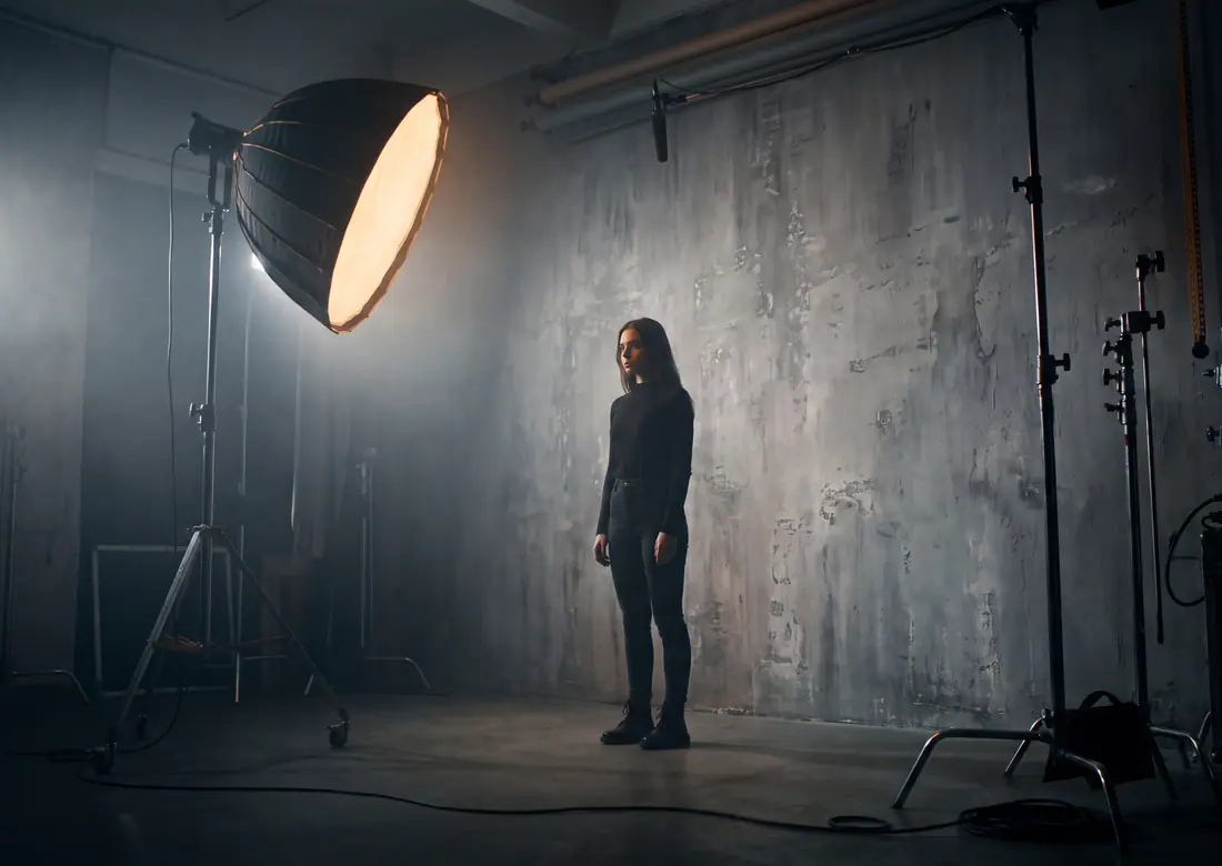 Studioaufbau mit einer einzigen Softbox als Führungslicht